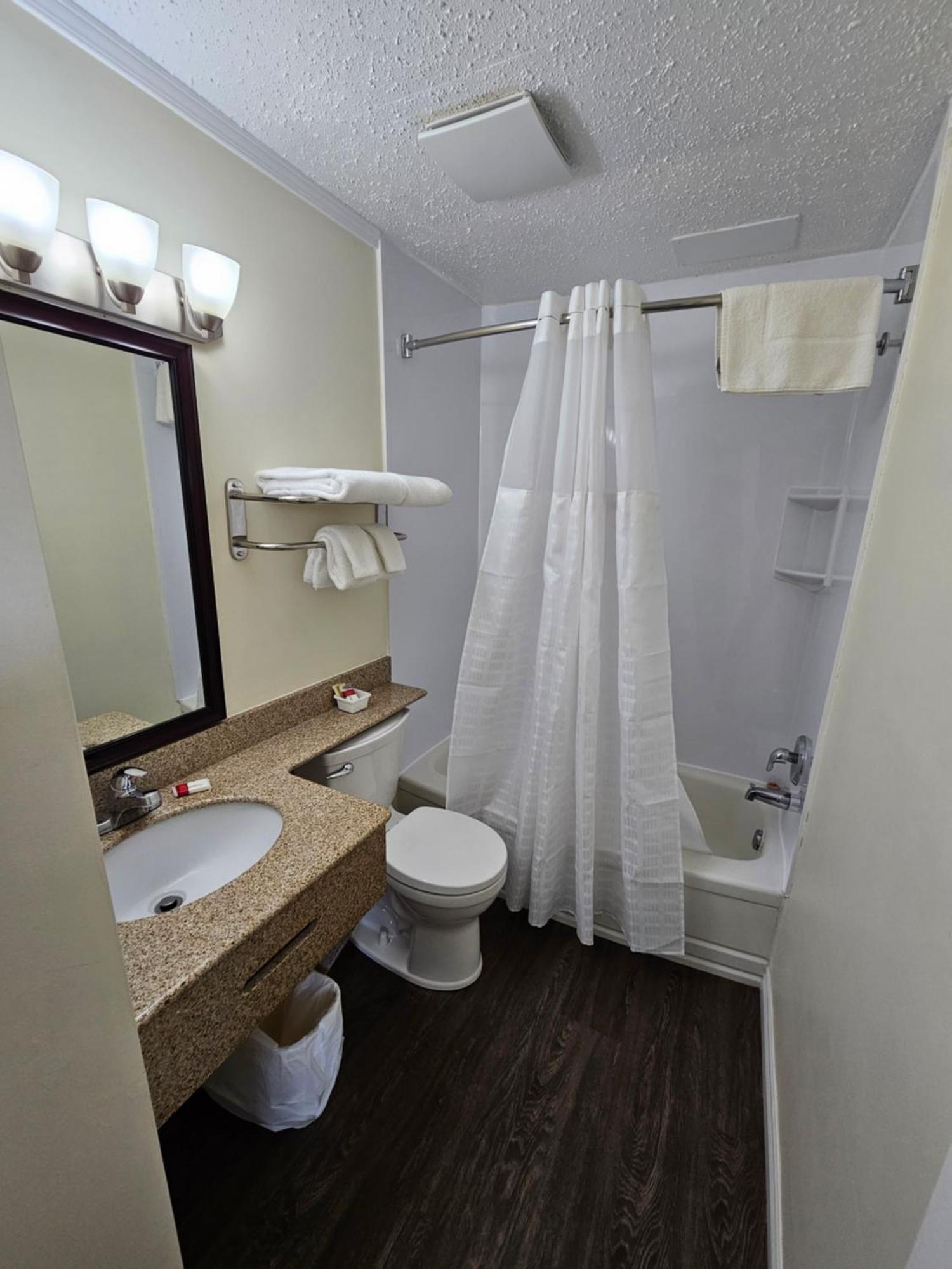 Huntsville Inn Экстерьер фото