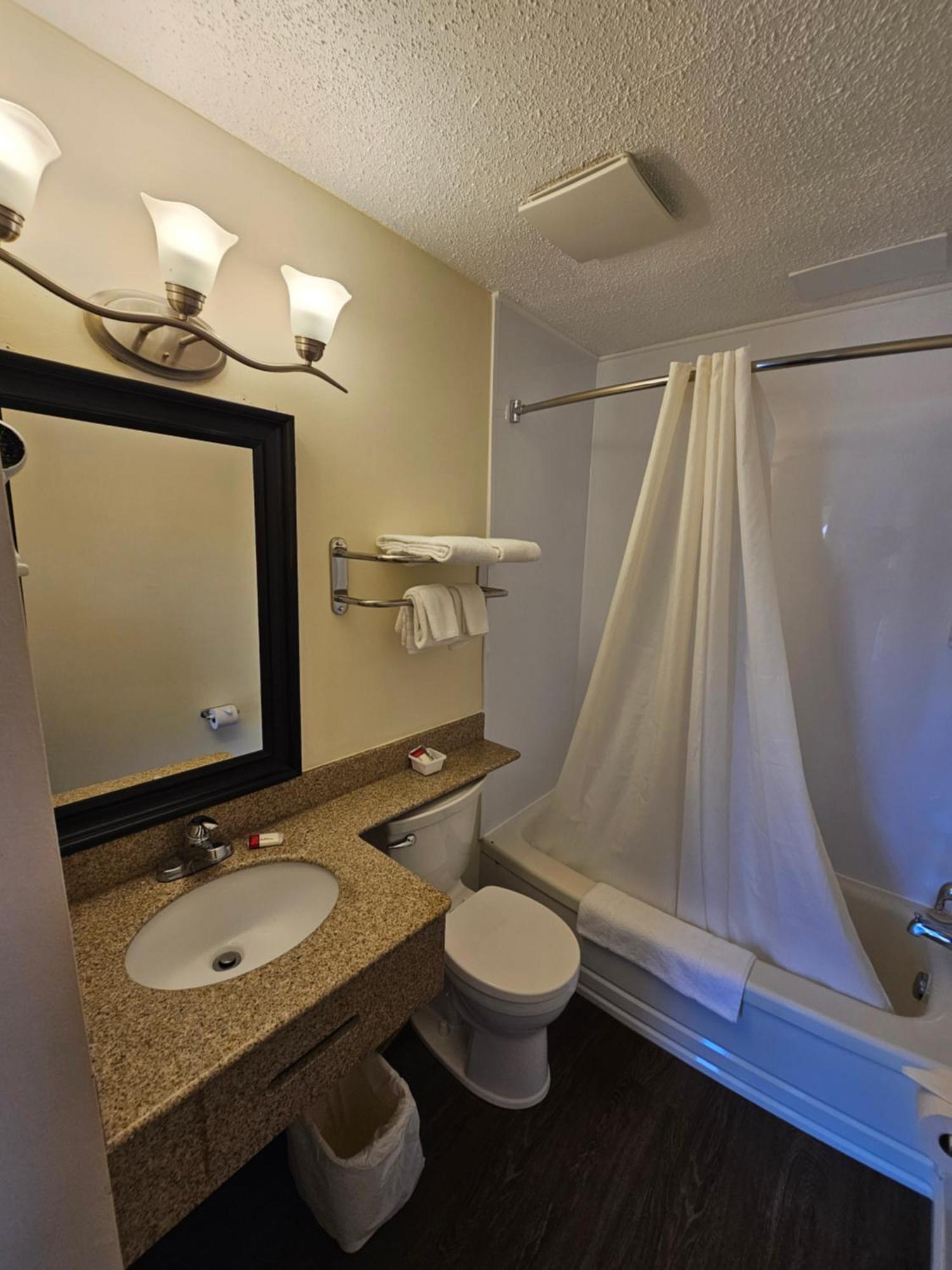 Huntsville Inn Экстерьер фото
